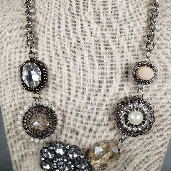 Vintage Simply Vera Wang Silver Tone Cut Crystal & Resin Statement 17" Necklace - Picture 12 of 16